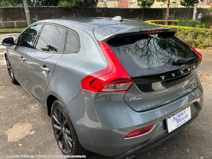 Volvo V40 2.0 T4 MOMENTUM  2018/2019